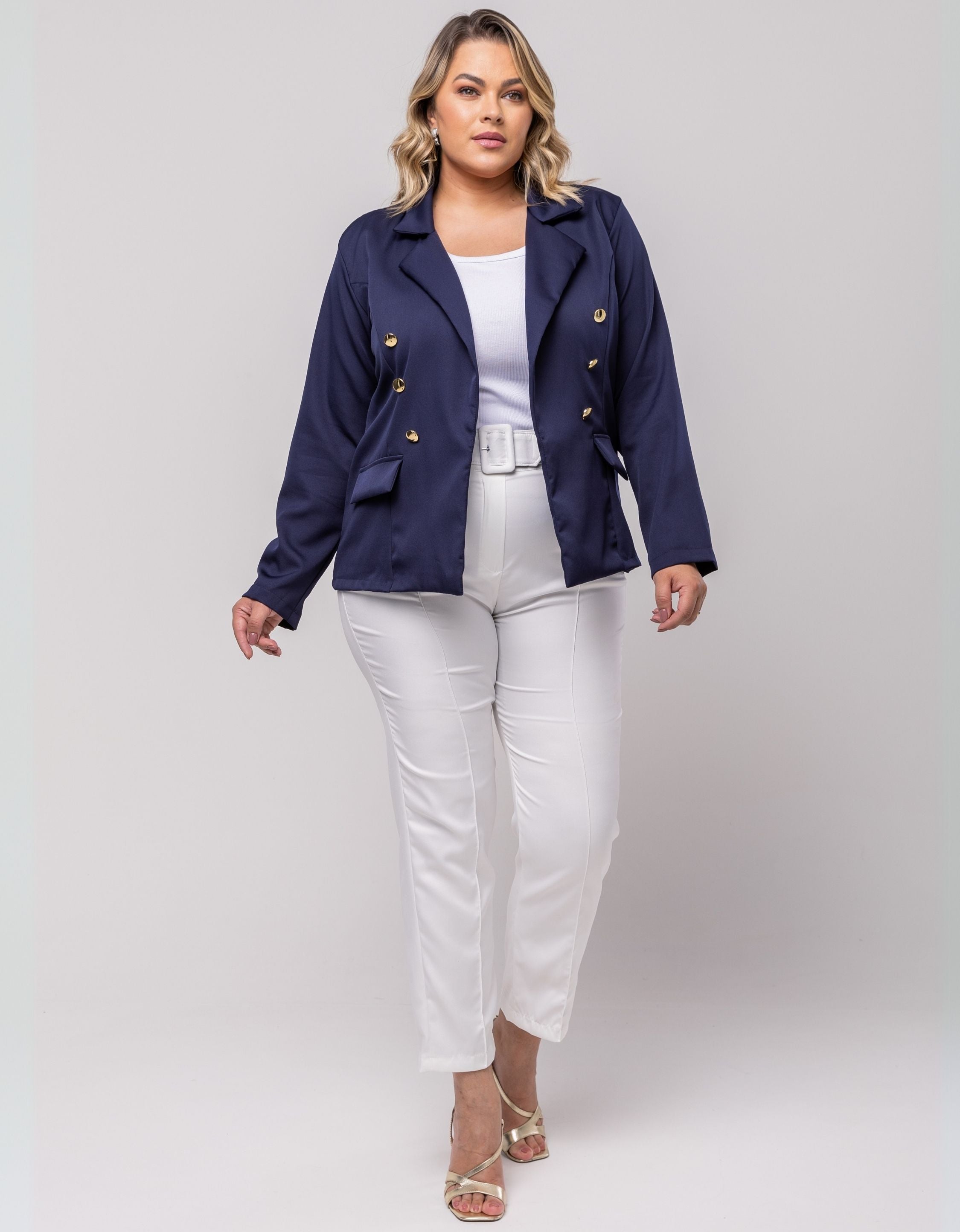 Blazer Plus Size Em Alfaiataria Com Botões