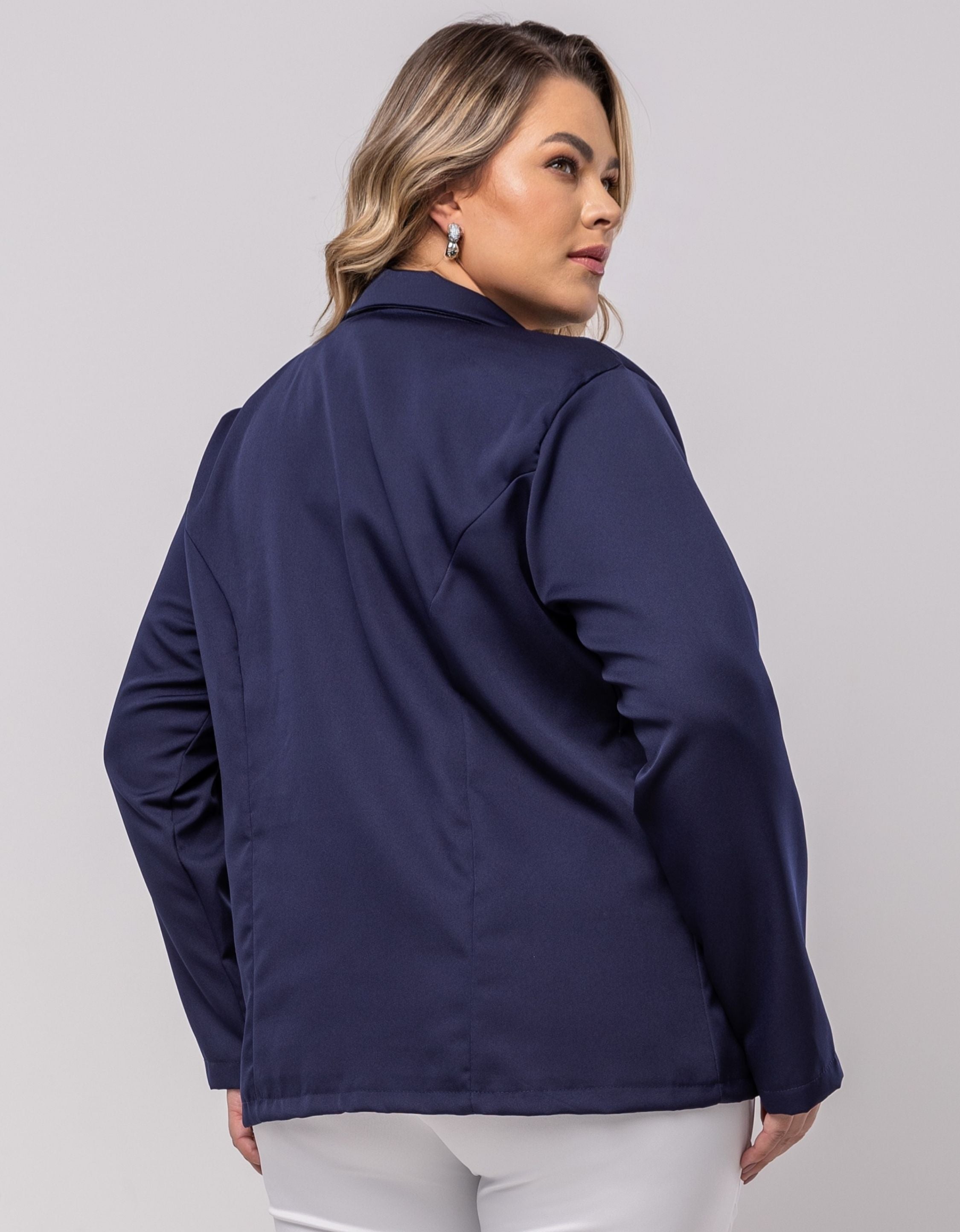 Blazer Plus Size Em Alfaiataria Com Botões