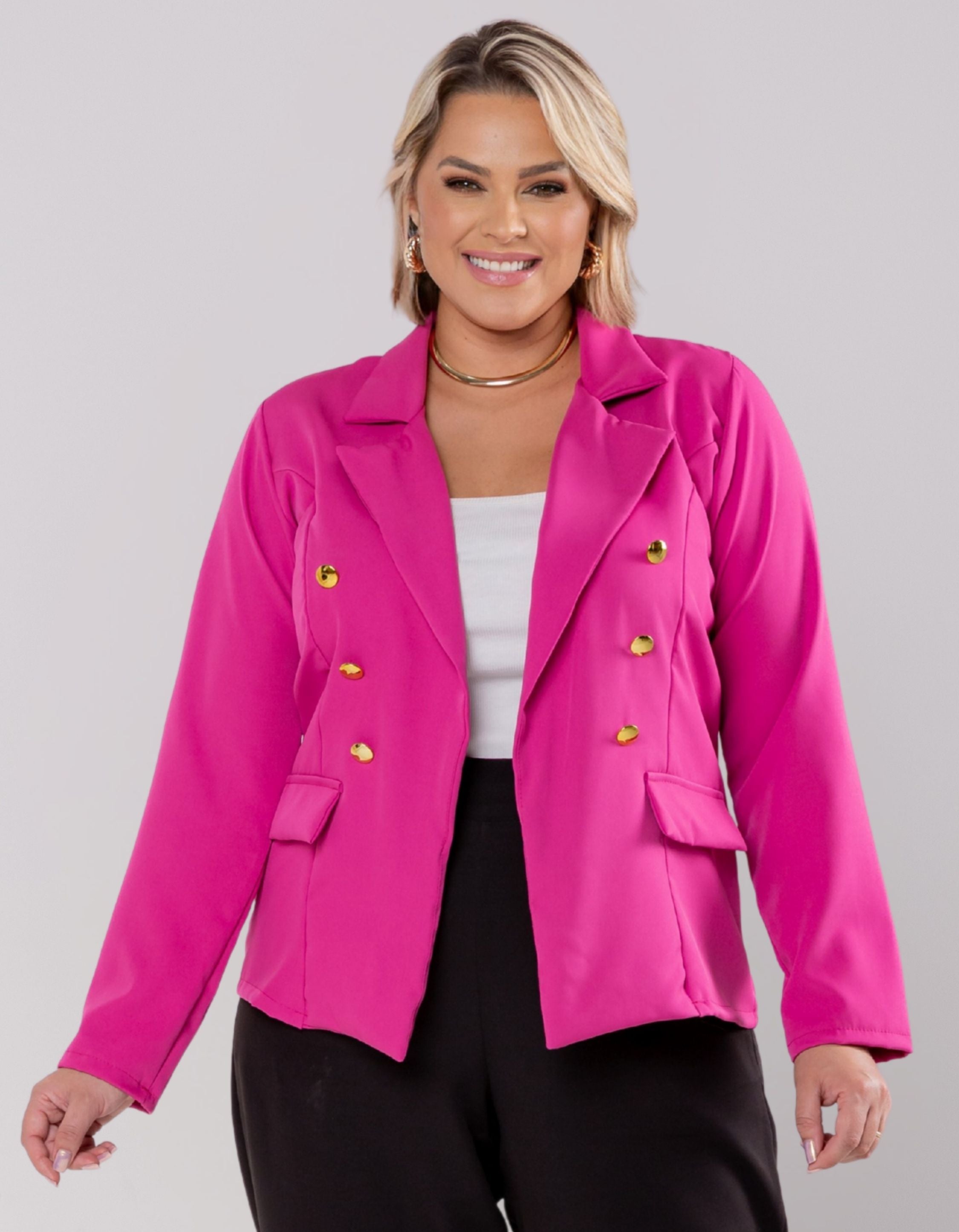 Blazer Plus Size Em Alfaiataria Com Botões