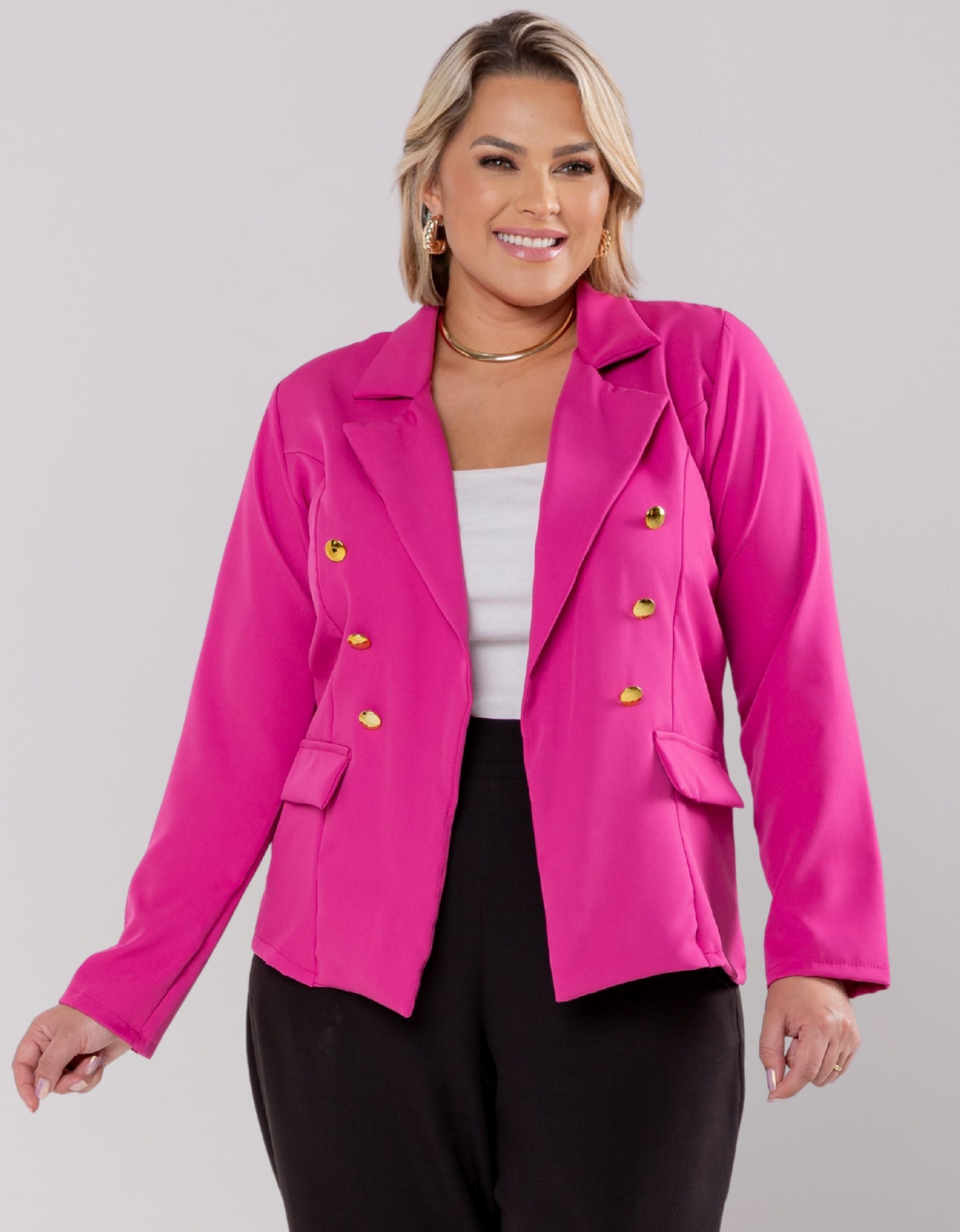 Blazer Plus Size Em Alfaiataria Com Botões