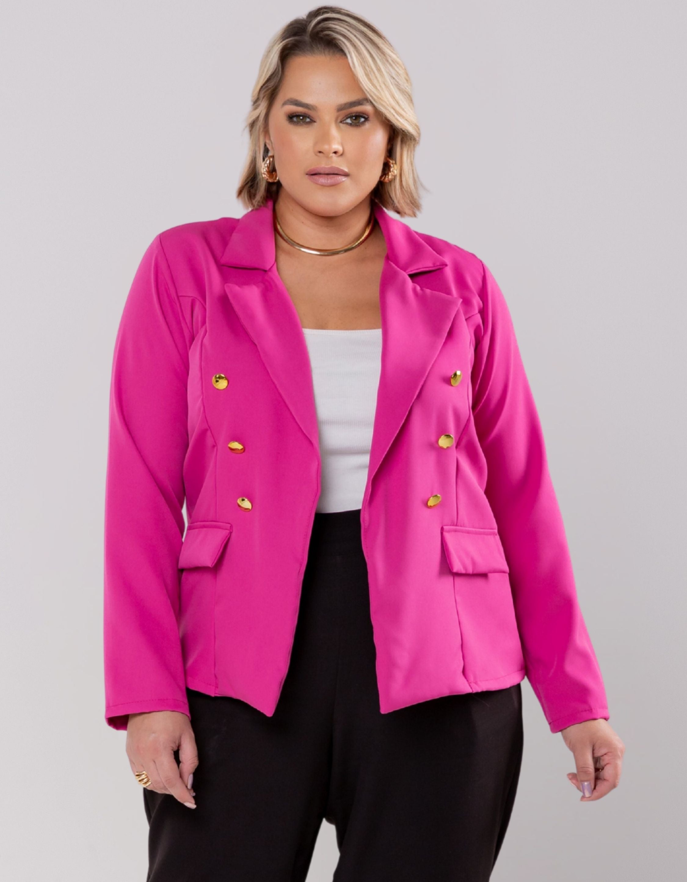 Blazer Plus Size Em Alfaiataria Com Botões